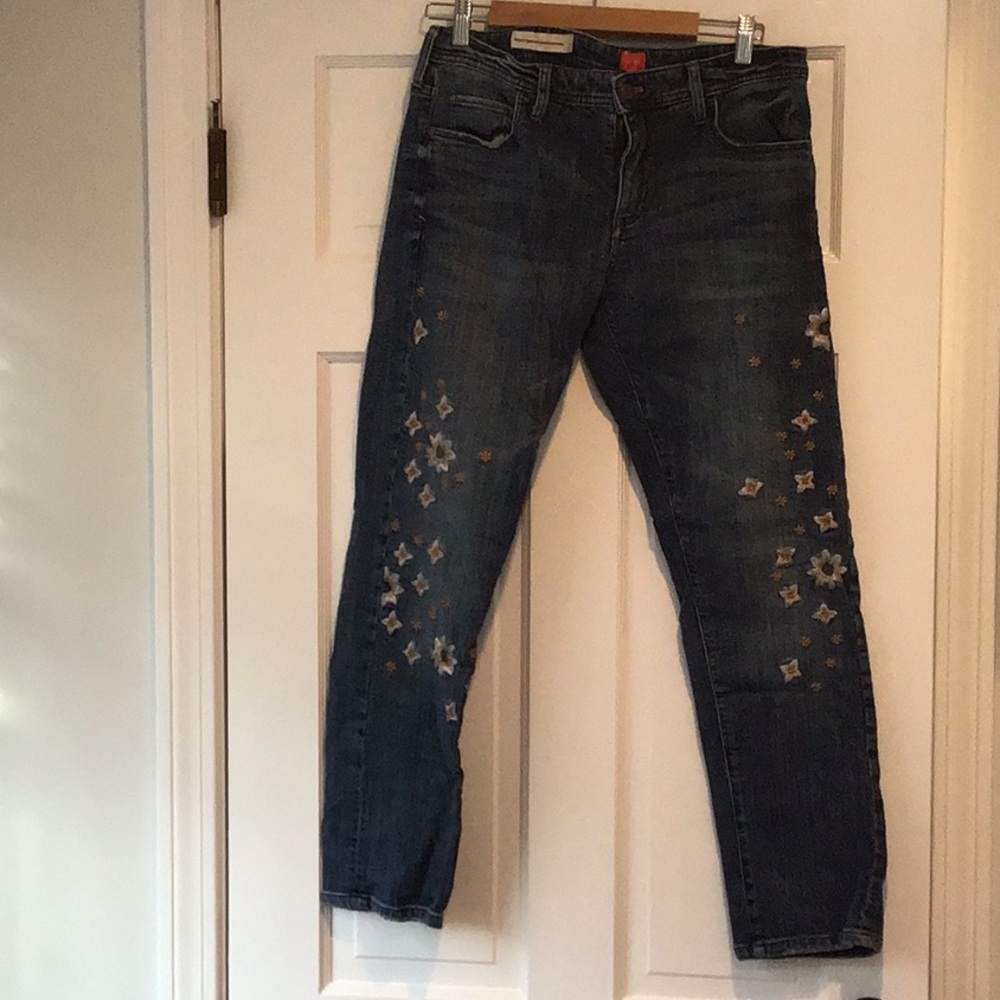 Pilcro embroidered jeans in size 29